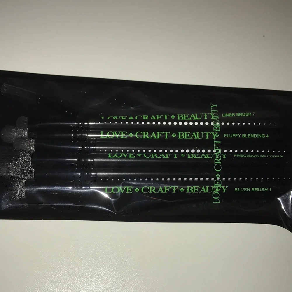 Lovecraft Beauty brushes 7 pieces NEW